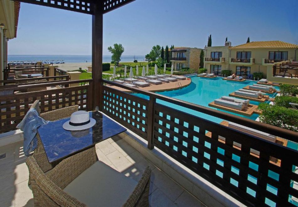 На първа линия в Mediterranean Village 5*, Паралия Катерини! Нощувка за ДВАМА със закуска и вечеря + басейн. Дете до 7г. БЕЗПЛАТНО!, снимка 11