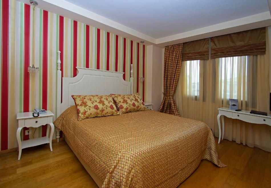 На първа линия в Mediterranean Village 5*, Паралия Катерини! Нощувка за ДВАМА със закуска и вечеря + басейн. Дете до 7г. БЕЗПЛАТНО!, снимка 5