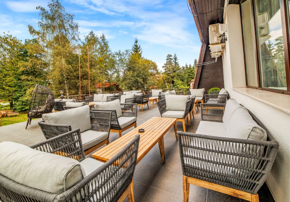 На ски в Боровец: Нощувка на човек със закуска в хотел Мура. Дете до 12г. - БЕЗПЛАТНО!, снимка 7