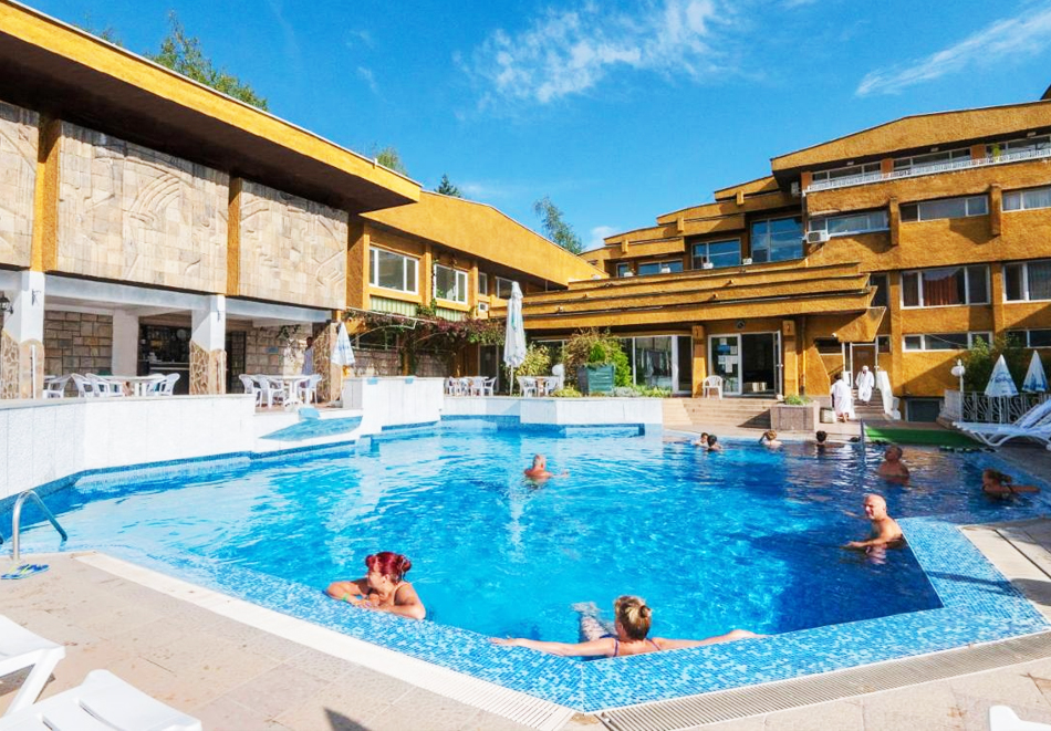 Релакс почивка във Велинград: 3+ нощувки на човек със закуски + минерални басейни и релакс зона в балнеологичен център Камена, снимка 2