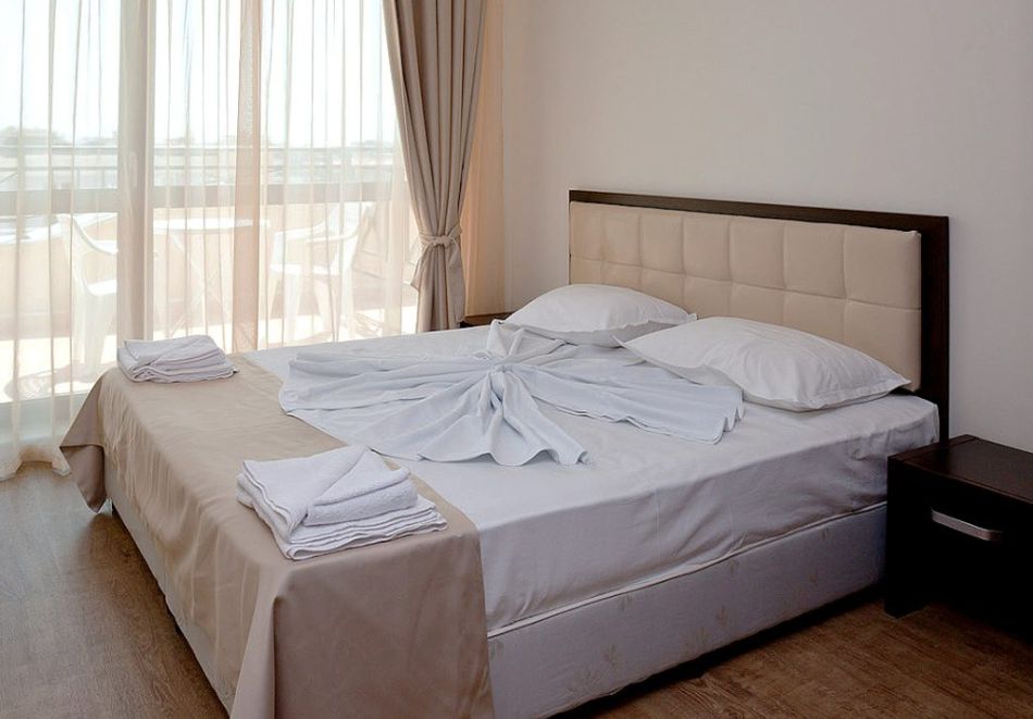 От 14.07 до 30.09 на море в Свети Влас: Нощувка на човек на база All Inclusive + басейн от хотел Свети Георги Палас! Дете до 12.99г. - БЕЗПЛАТНО!!!, снимка 10