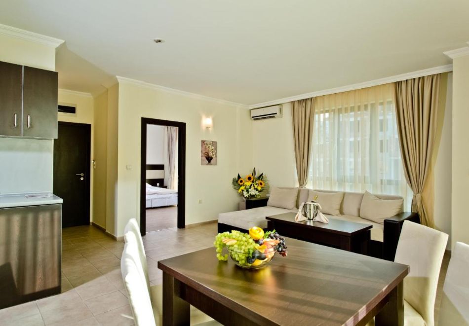 От 14.07 до 30.09 на море в Свети Влас: Нощувка на човек на база All Inclusive + басейн от хотел Свети Георги Палас! Дете до 12.99г. - БЕЗПЛАТНО!!!, снимка 14