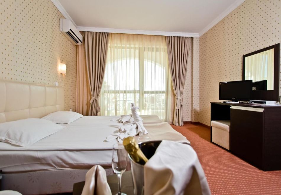 От 14.07 до 30.09 на море в Свети Влас: Нощувка на човек на база All Inclusive + басейн от хотел Свети Георги Палас! Дете до 12.99г. - БЕЗПЛАТНО!!!, снимка 11