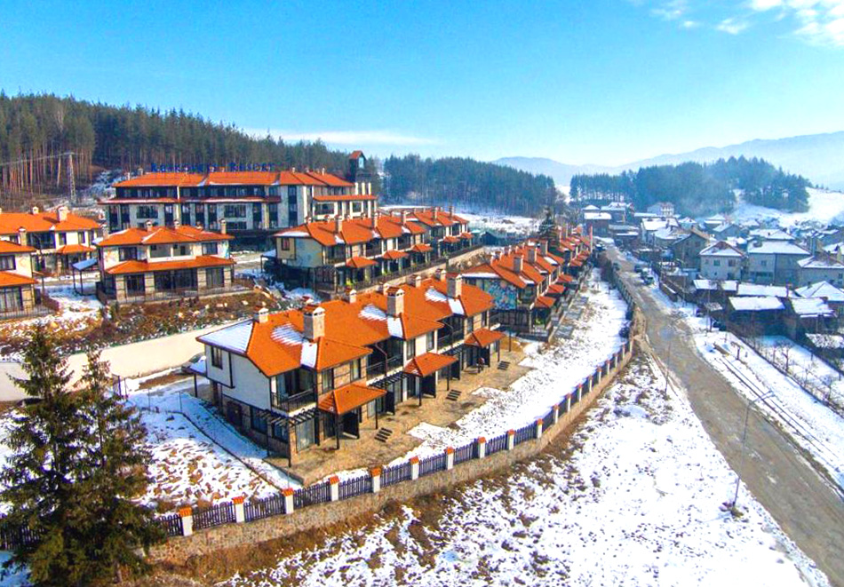 Почивка в Добринище: Нощувка за четирима в самостоятелна двуетажна вила от Къщи за гости КООП Добринище, снимка 3