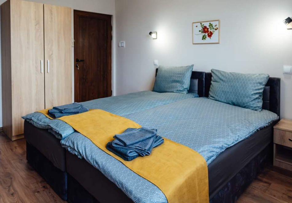 Нощувка за двама, трима  или наем на самостоятелна къща с капацитет 5 човека в къщи за гости Брик, Сапарева баня, снимка 11