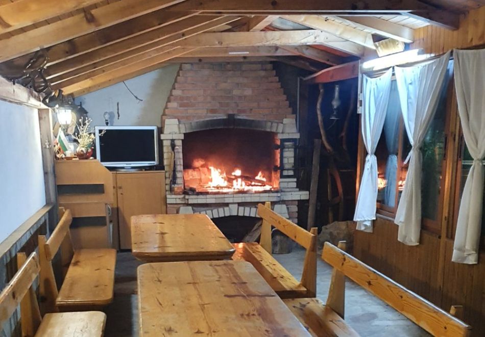 Нова 2026 година край Доспат! 2 или повече нощувки в хотел с капацитет 40 човека в хотел Зенит, Сатовча, снимка 10