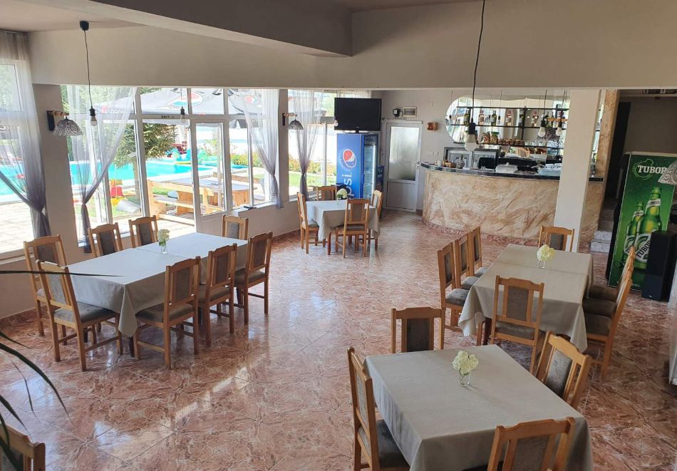 Нова 2026 година край Доспат! 2 или повече нощувки в хотел с капацитет 40 човека в хотел Зенит, Сатовча, снимка 16