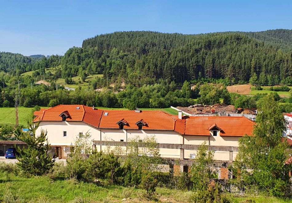 Нова 2026 година край Доспат! 2 или повече нощувки в хотел с капацитет 40 човека в хотел Зенит, Сатовча, снимка 5