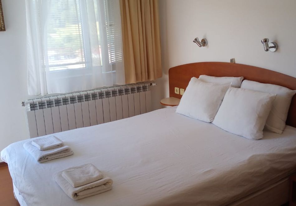 Нова 2026 година край Доспат! 2 или повече нощувки в хотел с капацитет 40 човека в хотел Зенит, Сатовча, снимка 7