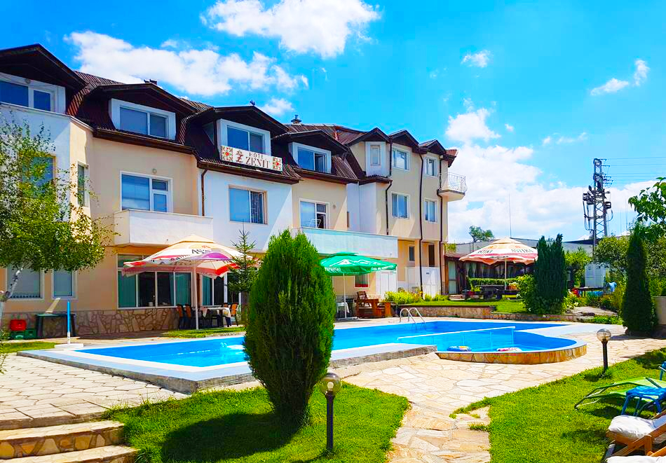 Нова 2026 година край Доспат! 2 или повече нощувки в хотел с капацитет 40 човека в хотел Зенит, Сатовча, снимка 3