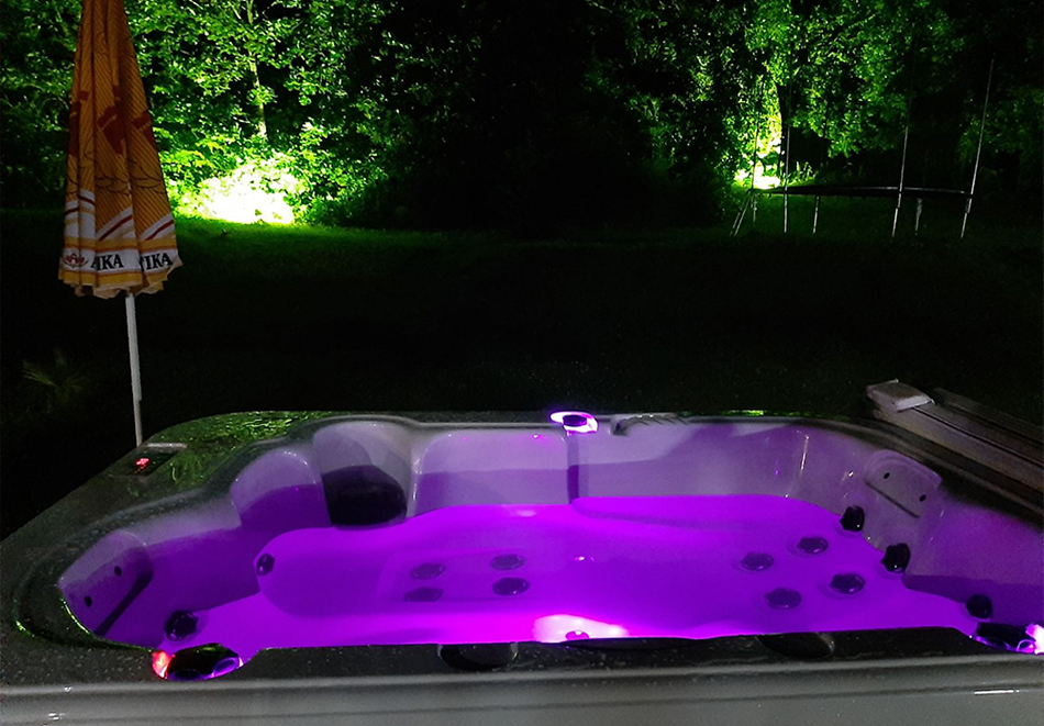 Релакс с външно топло джакузи и сауна в Приказната къщичка на Смърфовете, край Дупница! Нощувка в самостоятелна къщичка за ДВАМА + 2 деца до 11.99г., снимка 6