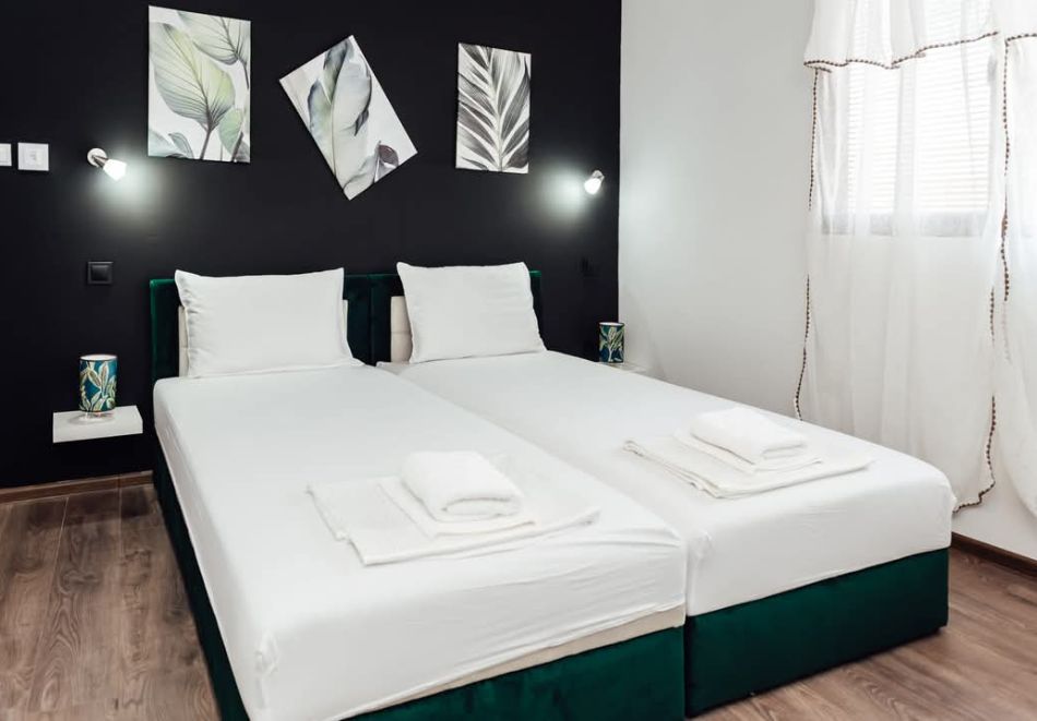 Нощувка за двама, трима  или наем на самостоятелна къща с капацитет 5 човека в къщи за гости Брик, Сапарева баня, снимка 3