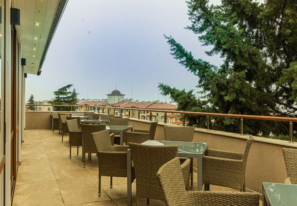 Релакс край Варна: Нощувка за двама, трима или четирима от Апарт хотел Вемара Сити, м-т Траката, снимка 4