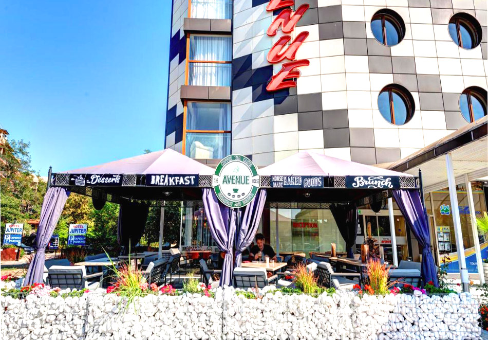 Нощувка на човек с възможност за закуска в хотел Авеню, Слънчев Бряг. Дете до 11.99г - БЕЗПЛАТНО!, снимка 2