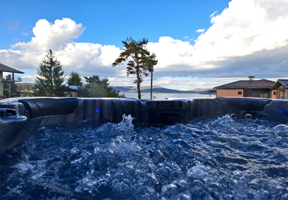 Нощувка за двама с дете до 12г. или наем на къща за 12 човека + външно джакузи от къща за гости Лидия, Цигов чарк, снимка 4