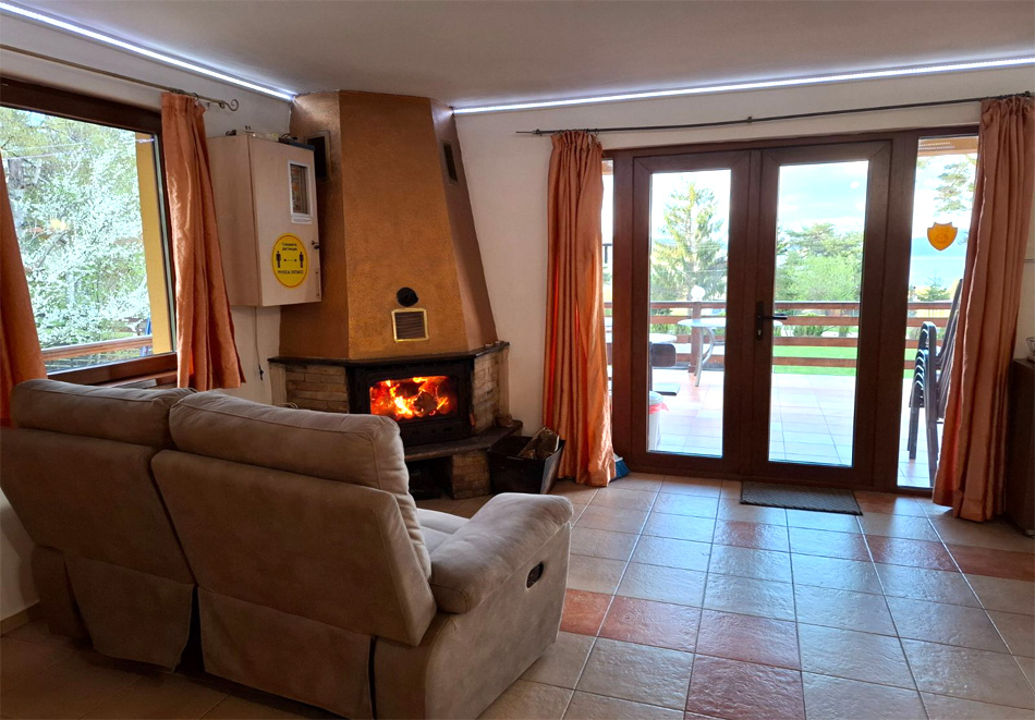 Нощувка за двама с дете до 12г. или наем на къща за 12 човека + външно джакузи от къща за гости Лидия, Цигов чарк, снимка 8