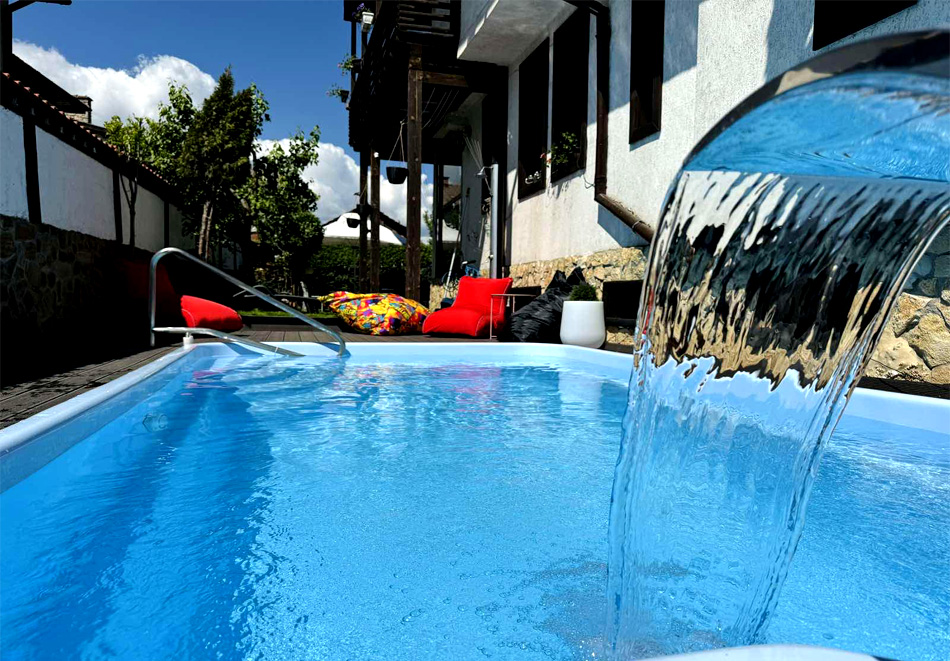 Почивка в Добринище: Нощувка на човек със закуска + топъл басейн от Къща за гости Елит, снимка 5