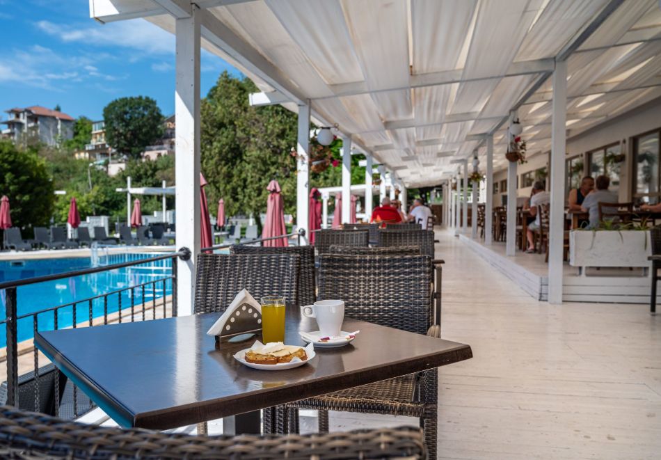 Нощувка на база All inclusive на човек + басейн и паркинг в хотел Детелина***,  район Чайка - Златни Пясъци, снимка 22