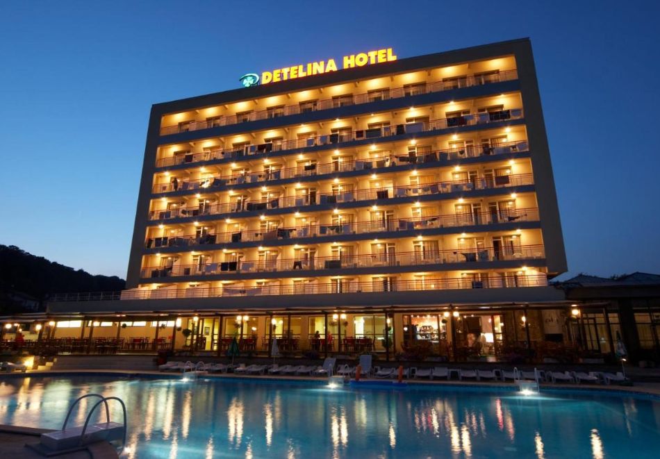 Нощувка на база All inclusive на човек + басейн и паркинг в хотел Детелина***,  район Чайка - Златни Пясъци, снимка 12