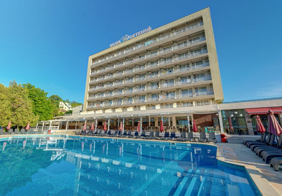 Нощувка на база All inclusive на човек + басейн и паркинг в хотел Детелина***,  район Чайка - Златни Пясъци, снимка 8