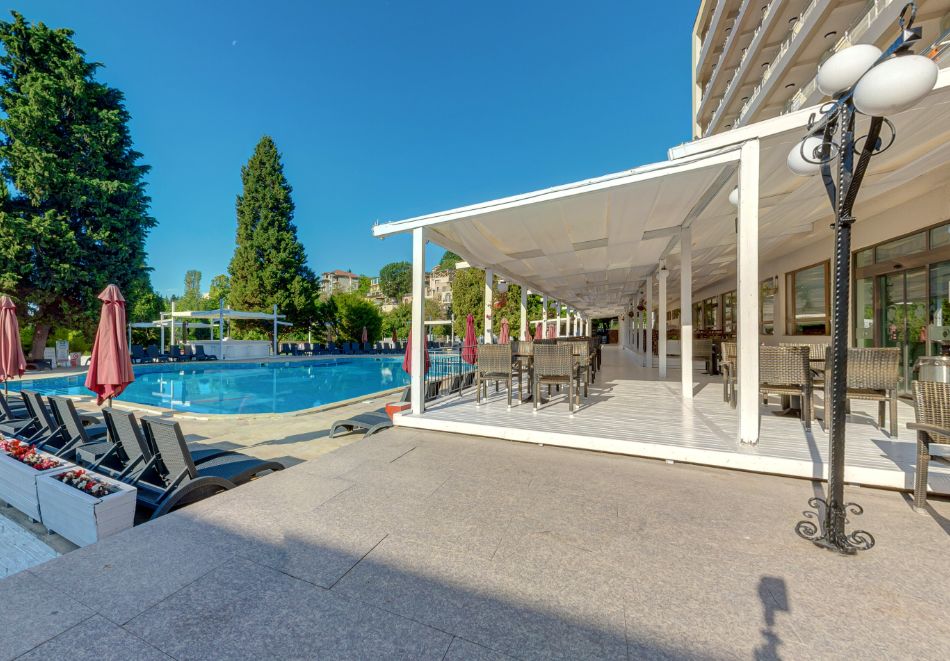 Нощувка на база All inclusive на човек + басейн и паркинг в хотел Детелина***,  район Чайка - Златни Пясъци, снимка 9
