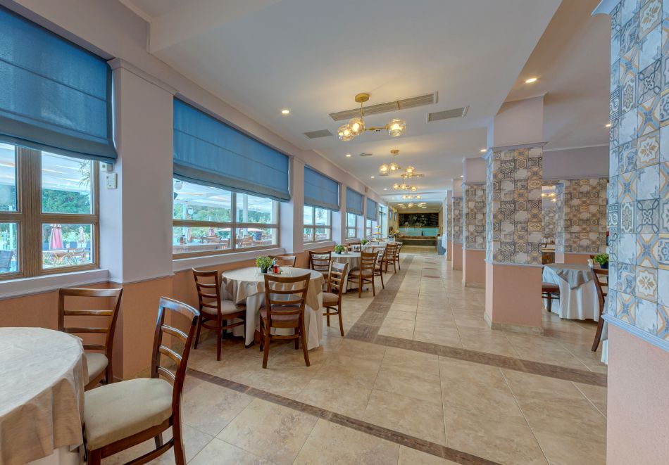 Нощувка на база All inclusive на човек + басейн и паркинг в хотел Детелина***,  район Чайка - Златни Пясъци, снимка 10