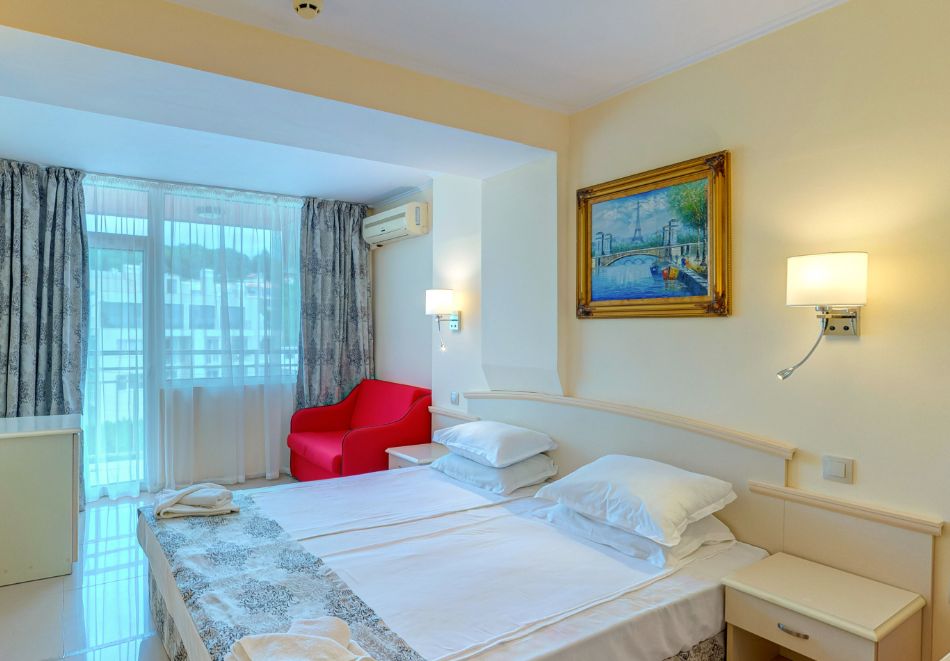 Нощувка на база All inclusive на човек + басейн и паркинг в хотел Детелина***,  район Чайка - Златни Пясъци, снимка 11