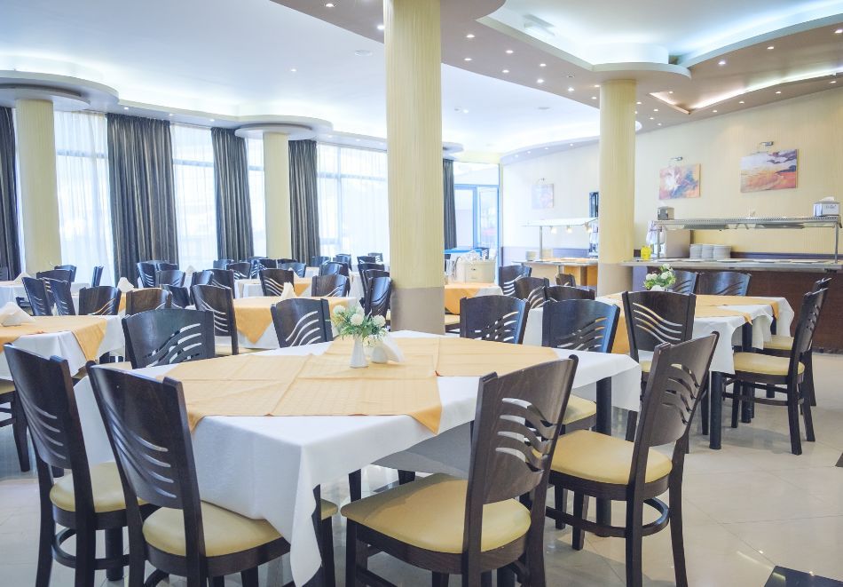 Ранни записвания за море 2026 в Златни пясъци: Нощувка на човек на база All Inclusive + басейн в хотел Реджина****. Дете до 11.99г. - БЕЗПЛАТНО!, снимка 10