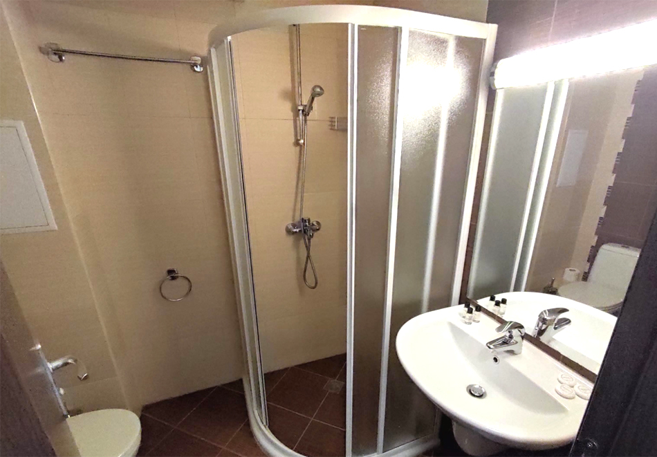 Коледа в Пампорово, в близост до писта №7 и лифт №1! 2, 3 или 4 нощувки на човек със закуски и вечери от Апартаменти Невада, снимка 12