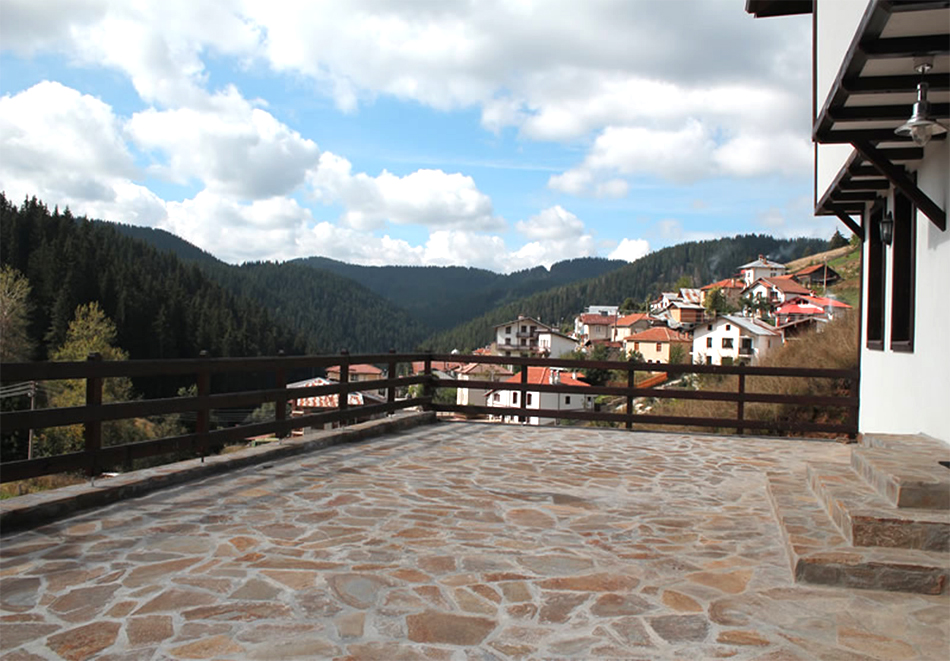 Почивка край Пампорово! Нощувка за 8 възрастни с 2 деца и ползване на трапезария с оборудвана кухня и вана-джакузи от Вила Слънце Мое, с. Проглед, снимка 8