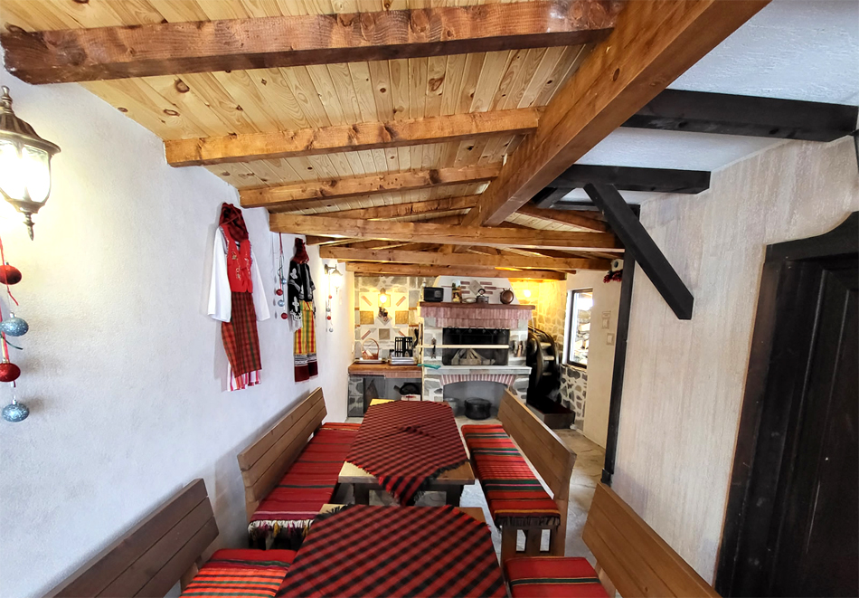 Почивка край Пампорово! Нощувка за 8 възрастни с 2 деца и ползване на трапезария с оборудвана кухня и вана-джакузи от Вила Слънце Мое, с. Проглед, снимка 6