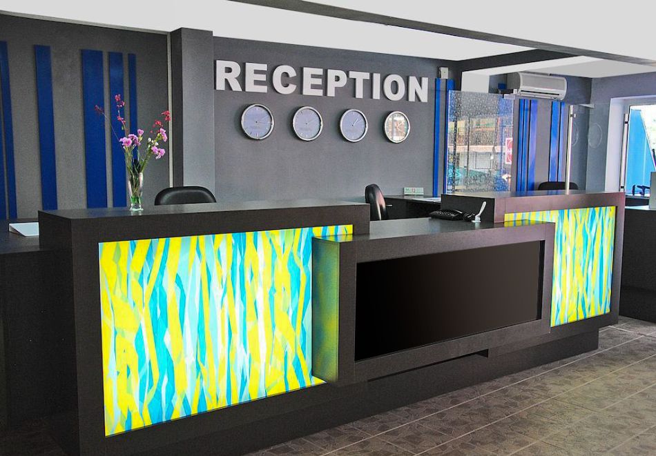 Нощувка за двама или трима на база All inclusive Light + басейн в хотел Карнивал, Златни пясъци, снимка 3