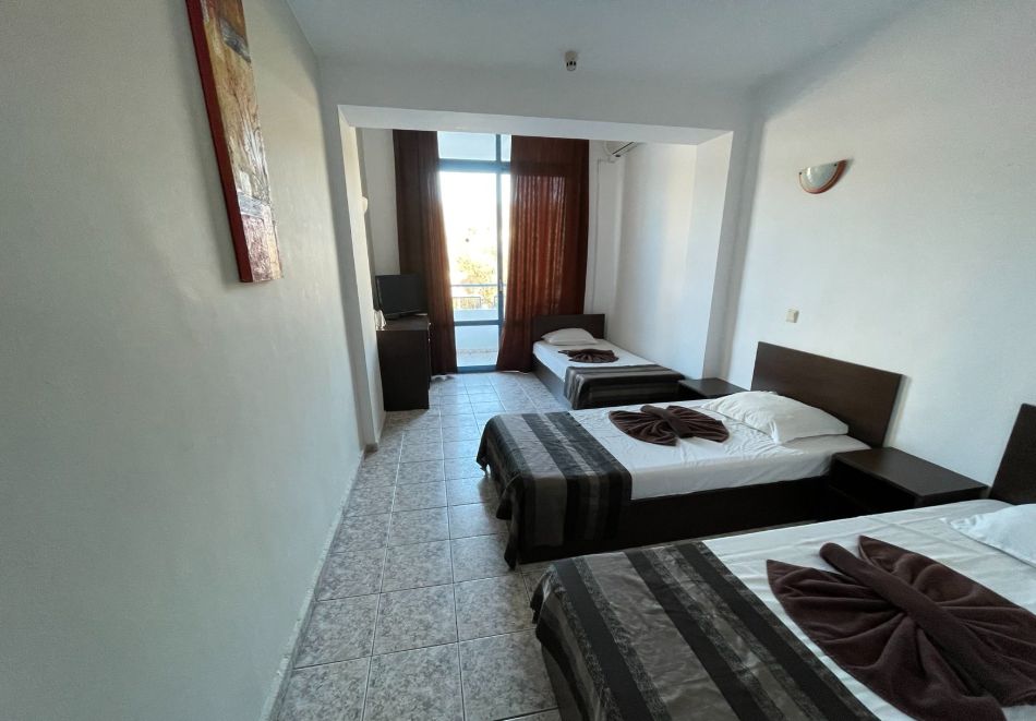 Нощувка за двама или трима на база All inclusive Light + басейн в хотел Карнивал, Златни пясъци, снимка 4