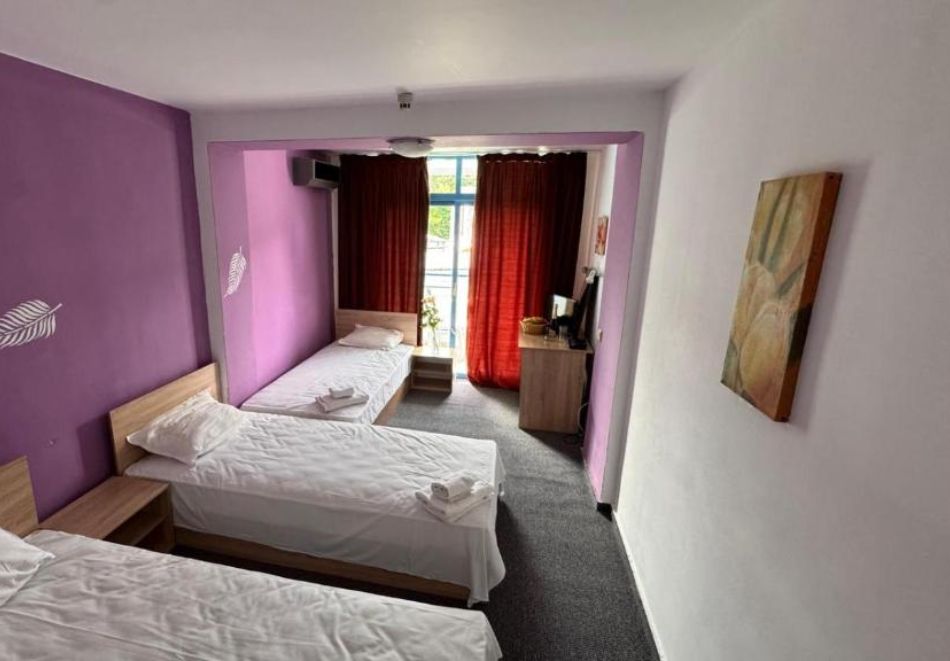 Нощувка за двама или трима на база All inclusive Light + басейн в хотел Карнивал, Златни пясъци, снимка 8