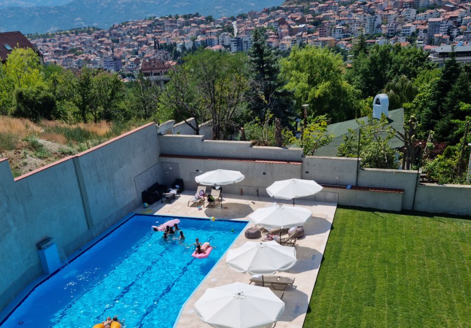 Нощувка със закуска плюс възможност за обяд и вечеря на човек + басейн и релакс зона в хотел Тайм Аут***, Сандански, снимка 5