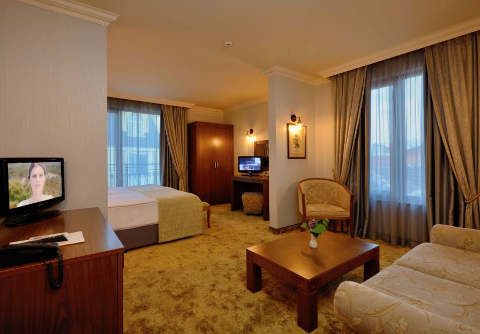 Нощувка със закуска или закуска и вечеря на човек + минерален басейн и релакс център в хотел клуб Централ****, Хисаря., снимка 12