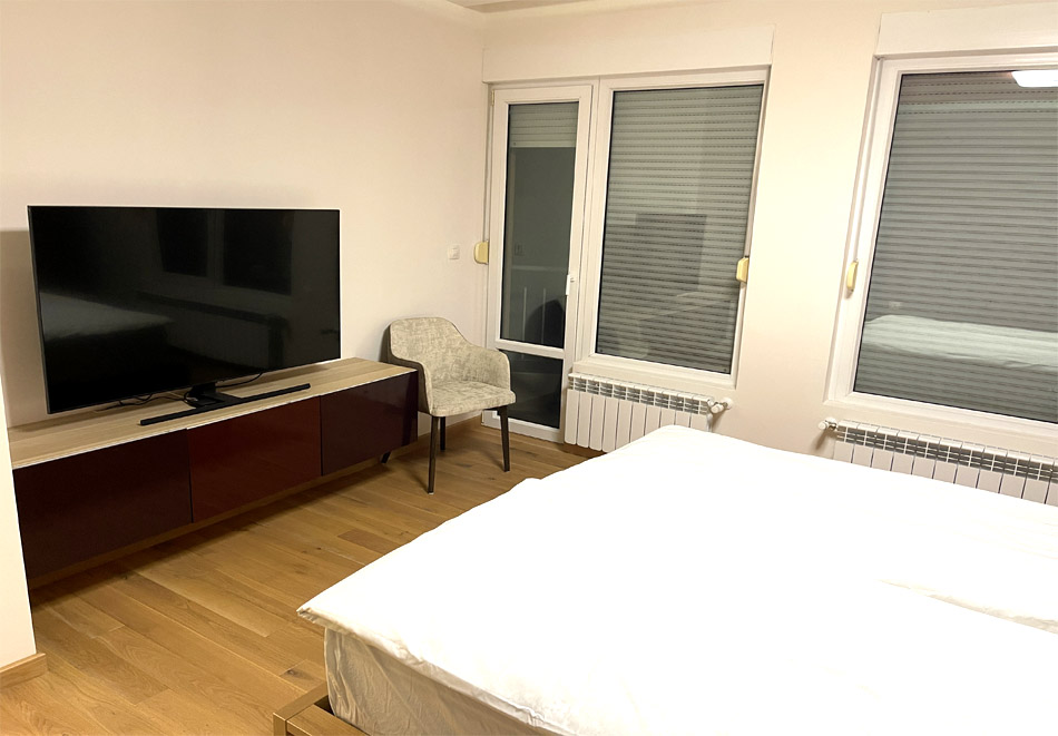 На почивка или по работа – комфорт в центъра на Бургас: Нощувка за двама в уютен Апартамент., снимка 8