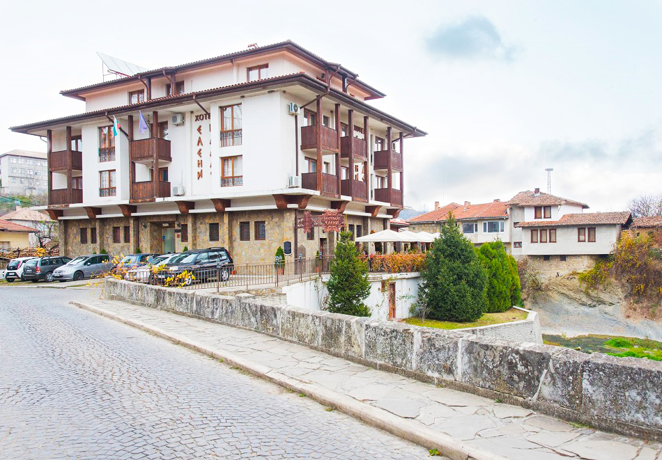 8 Март в Елена: 2 нощувки за двама със закуски и вечери + нова релакс зона с басейн в хотел Елени Палас, снимка 3