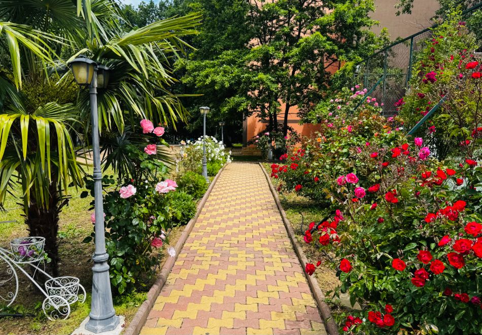 На 100м. от плаж Атлиман! Нощувка на човек на база All inclusive + басейн в хотел Нева, Китен, снимка 19