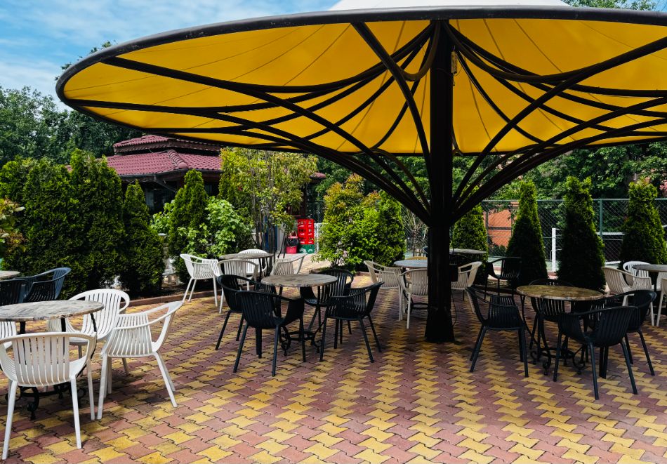 На 100м. от плаж Атлиман! Нощувка на човек на база All inclusive + басейн в хотел Нева, Китен, снимка 18