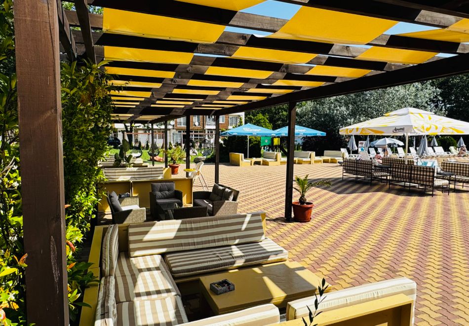 На 100м. от плаж Атлиман! Нощувка на човек на база All inclusive + басейн в хотел Нева, Китен, снимка 9