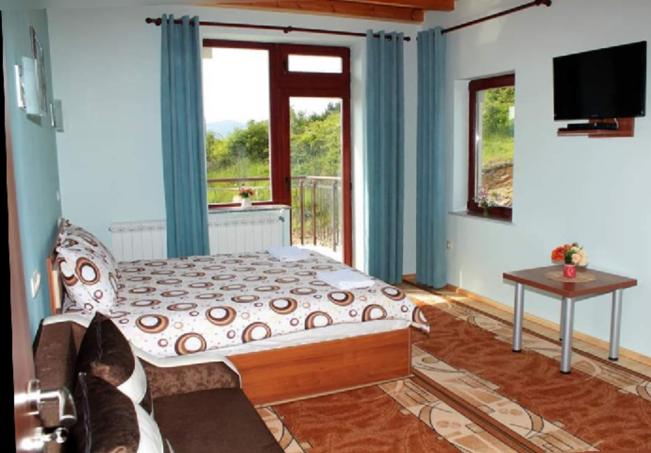 Делник в Цигов Чарк! Нощувка на човек + градинско отопляемо джакузи от Къщи за гости Илиеви, снимка 10