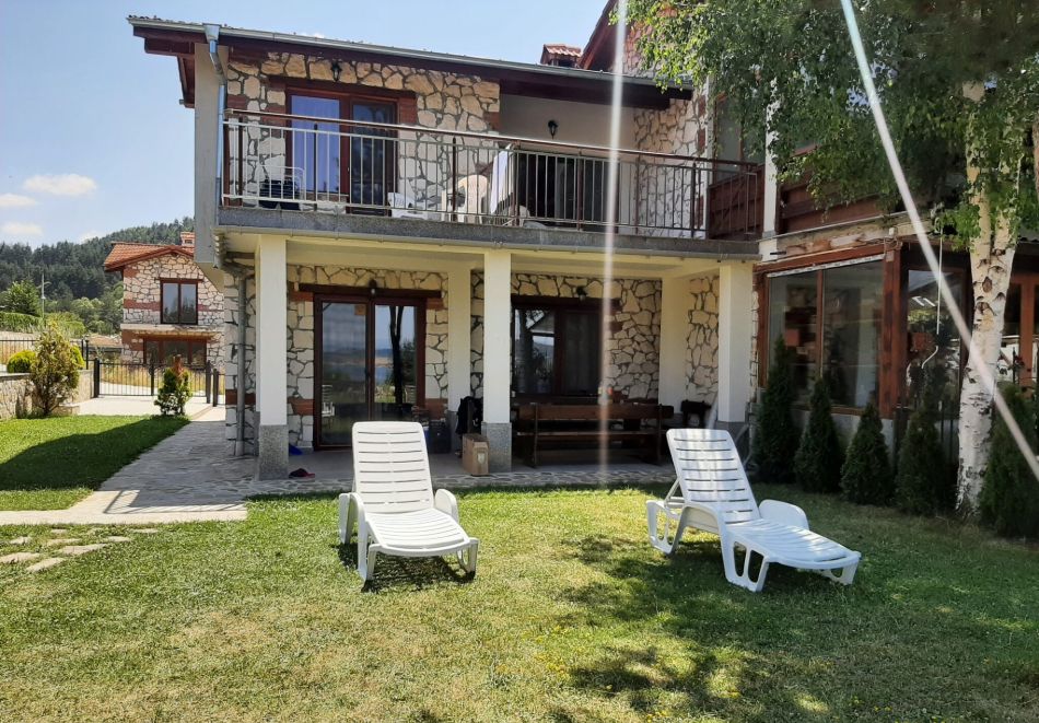 Делник в Цигов Чарк! Нощувка на човек + градинско отопляемо джакузи от Къщи за гости Илиеви, снимка 13