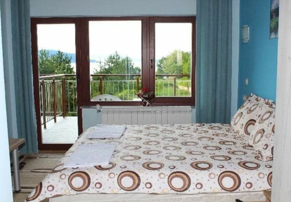 Делник в Цигов Чарк! Нощувка на човек + градинско отопляемо джакузи от Къщи за гости Илиеви, снимка 5