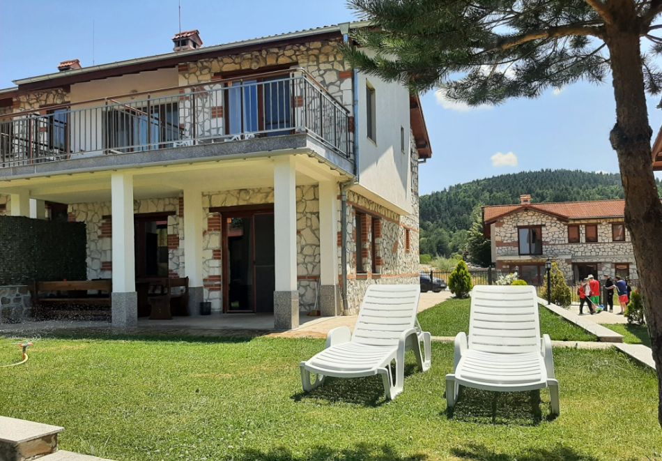 Делник в Цигов Чарк! Нощувка на човек + градинско отопляемо джакузи от Къщи за гости Илиеви, снимка 8