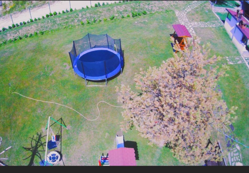 Делник в Цигов Чарк! Нощувка на човек + градинско отопляемо джакузи от Къщи за гости Илиеви, снимка 16