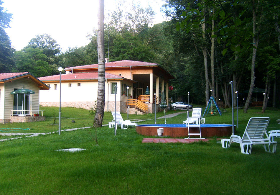 Нощувка на човек в двойна или тройна стая от самостоятелна къщa от комплекс Валдис, местност Жабокрек, Рила планина, снимка 2