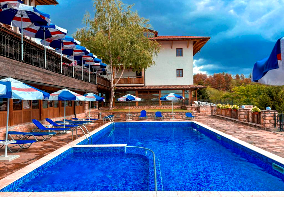 Нова година в Арбанаси! 2 или 3 нощувкa на човек със закуски и вечери едната Празнична с програма и томбола + СПА зона от хотел Севастократор***, снимка 2