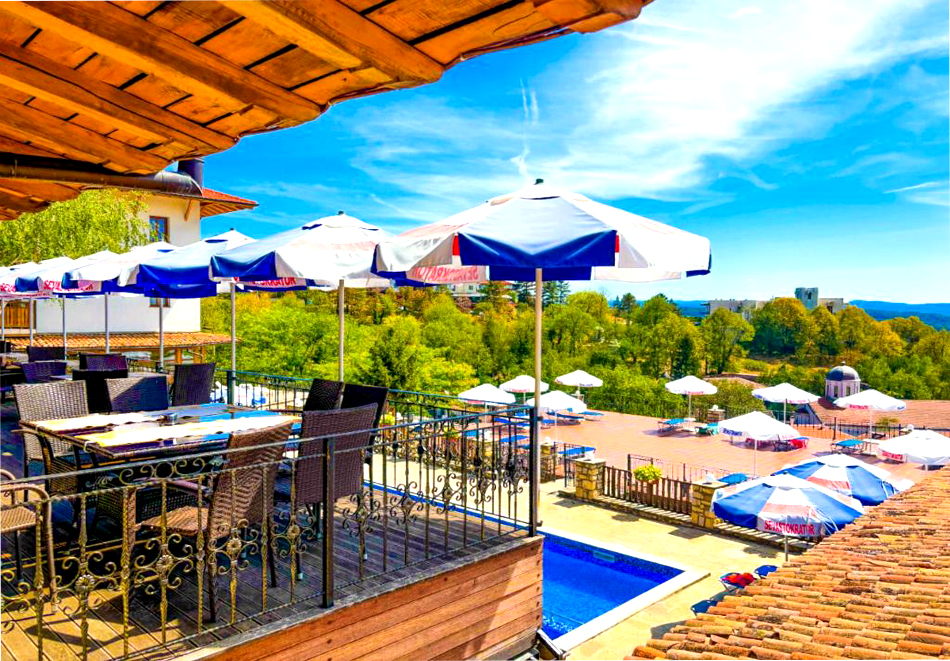 Нова година в Арбанаси! 2 или 3 нощувкa на човек със закуски и вечери едната Празнична с програма и томбола + СПА зона от хотел Севастократор***, снимка 4