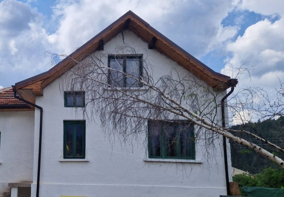 Почивка с компания в Говедарци: Нощувка в самостоятелна къща за 6 човека в Цветна къща Девияни, снимка 2